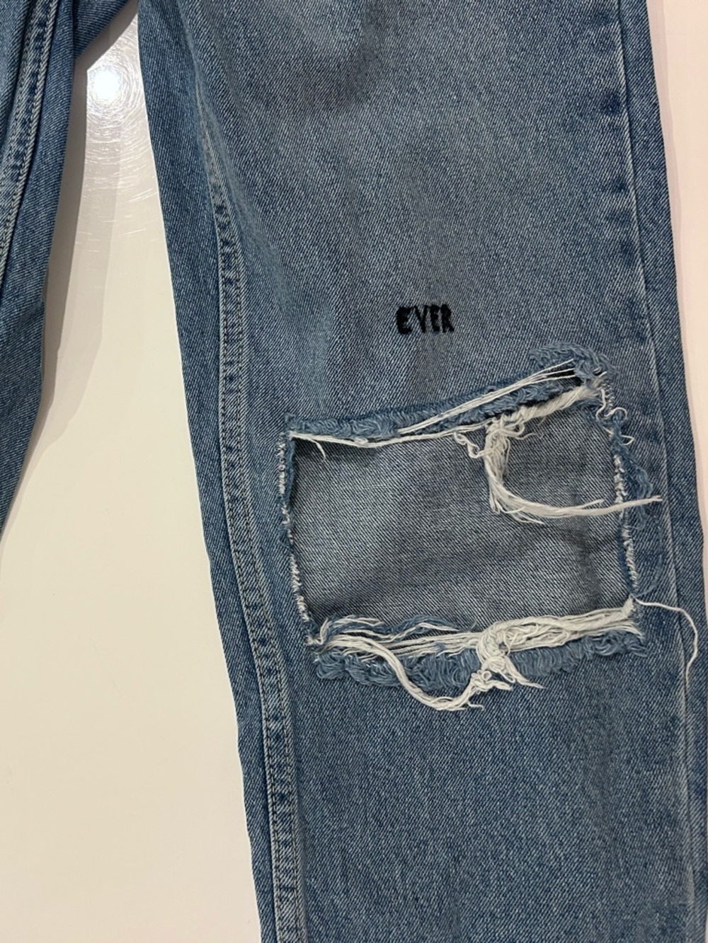 Topshop Ripped Knee “Never Ever” embroidered Mom Jeans Size 30